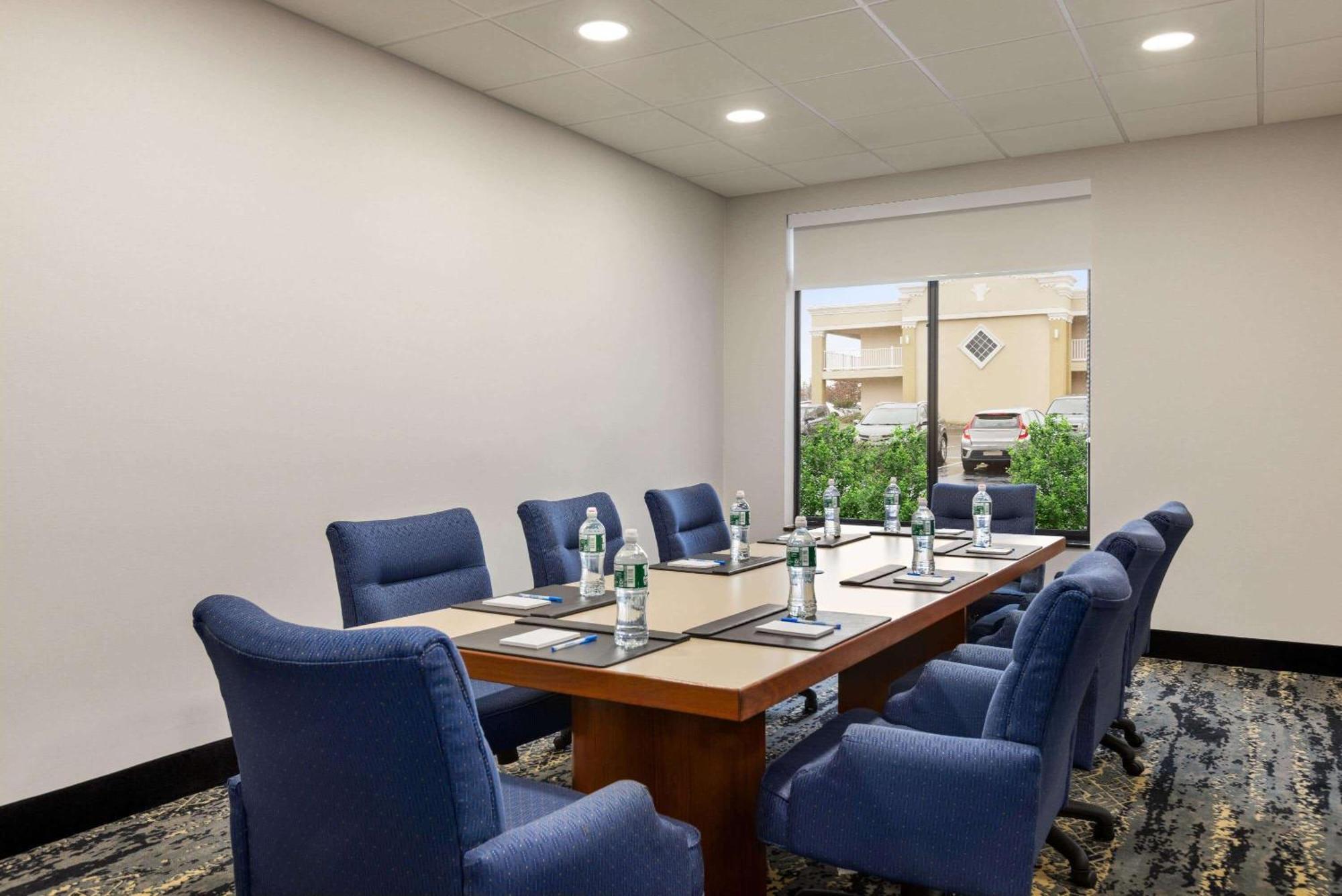 La Quinta By Wyndham Mt. Laurel - Philadelphia Hotel Маунт Лорел Екстериор снимка
