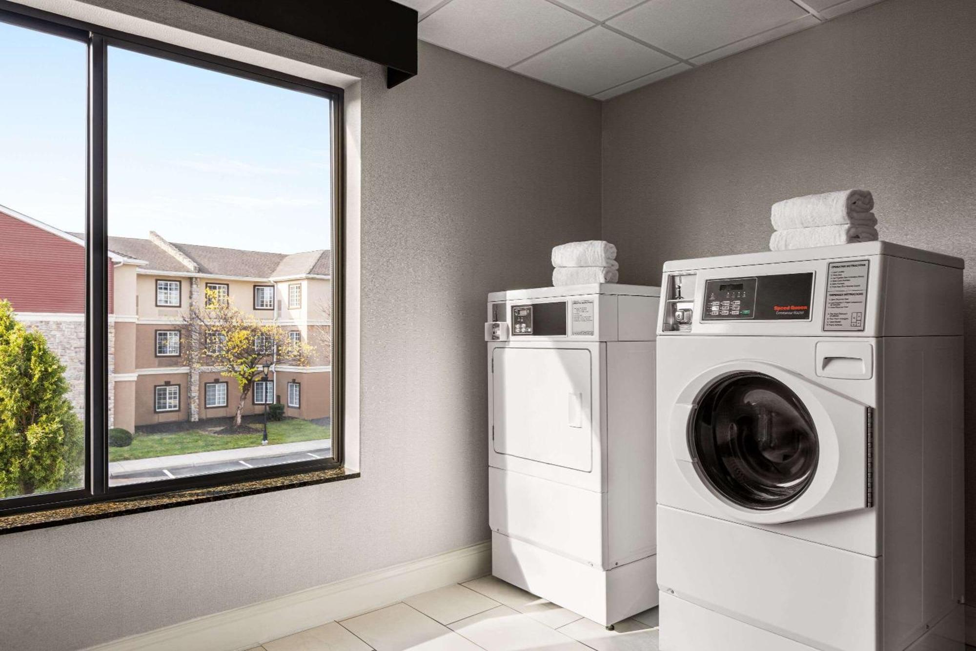 La Quinta By Wyndham Mt. Laurel - Philadelphia Hotel Маунт Лорел Екстериор снимка