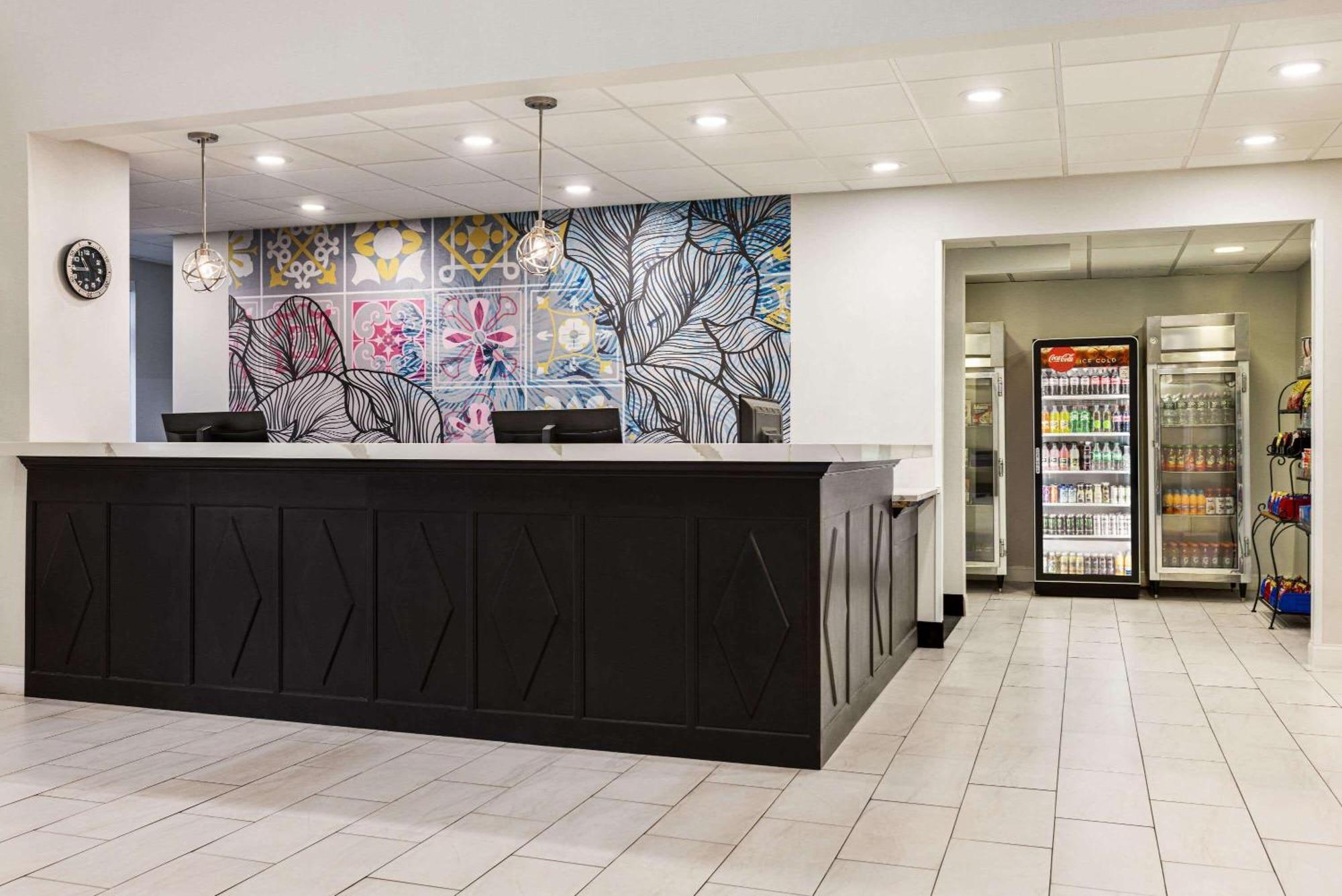La Quinta By Wyndham Mt. Laurel - Philadelphia Hotel Маунт Лорел Екстериор снимка